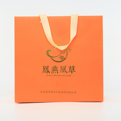 Il regalo di compera bollato lucido Logo Paper Bags With Rope su ordinazione tratta
